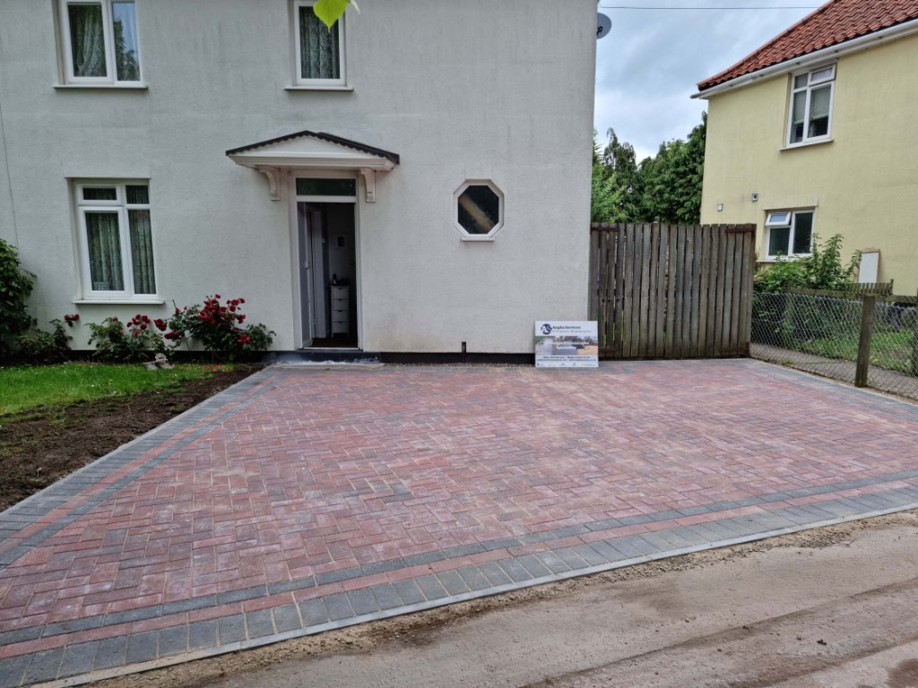 This is a newly installed block paved drive installed by Sevenoaks Driveways